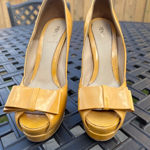 Fendi Open Toe, Bow Platform Pump; Size 36.5 (6.5) - Picture 12 of 14
